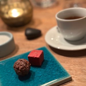 Pralinen und ein Espresso im Restaurant Verben in Koblenz