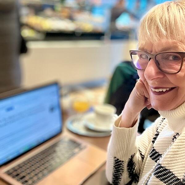 Birgit im Café Müller-Langhardt in Bonn im Febr. 2025