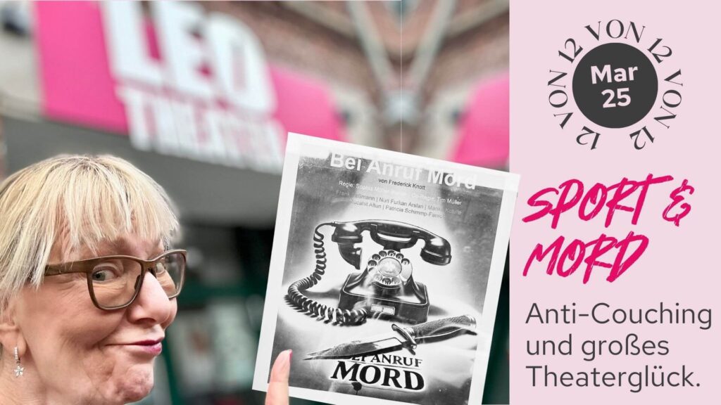 Birgit vorm Leo Theater mit Plakat „Bei Anruf Mord“