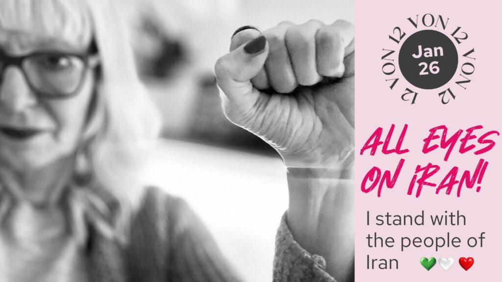 Birgit mit Kämpferfaust – I stand with the people of Iran