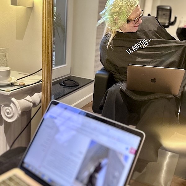 Birgit bloggt beim Friseur