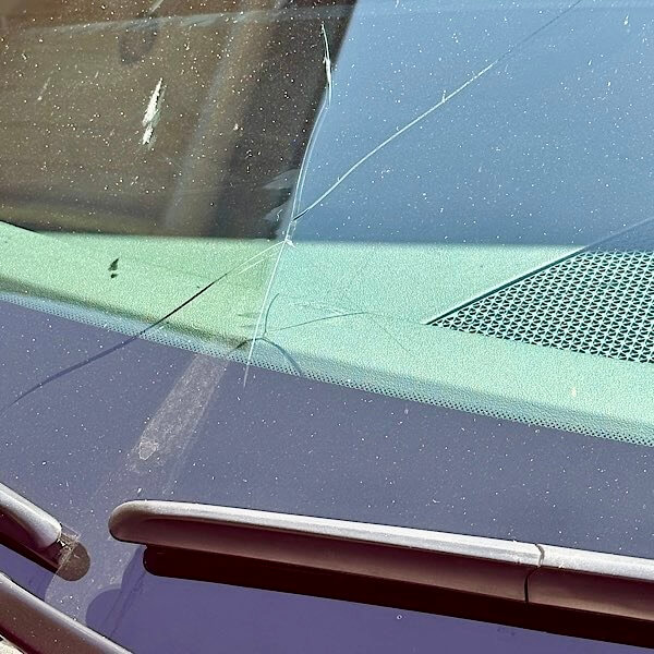 Riss in einer Auto-Frontschiebe